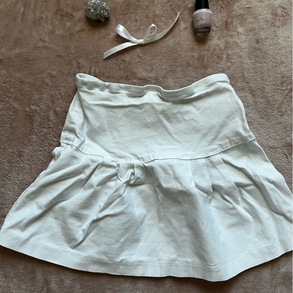 White Pleated Mini skirt 🤍🕊️ - Picture 2 of 2